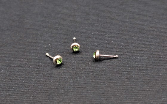 پیرسینگ نقره پره بینی میخی نگین سبز کد 654